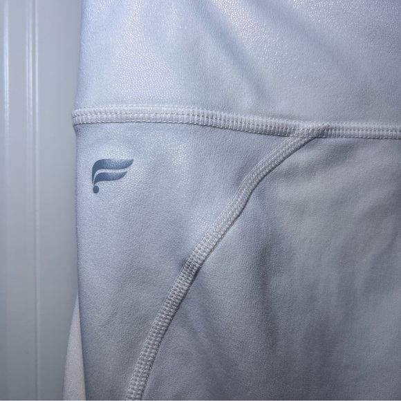 Fabletics PureLuxe High-Waisted Iridescent Pearlized White 7/8 Legging sz M - Picture 3 of 7